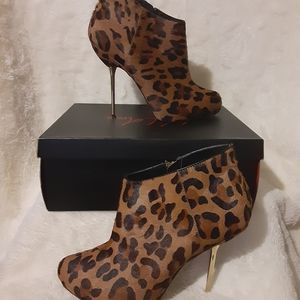 Leopard print high heel booties 9.5M